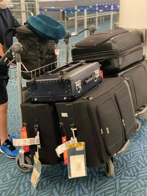 中國留學生入境日本被開箱40kg行李,看到里面裝的東西海關都傻眼了…