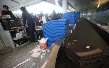 揭秘登機時行李遭到的“待遇” 探托運全過程