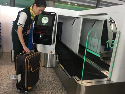虹橋機(jī)場(chǎng)T1航站樓全自助流程驚艷亮相，早高峰近九成旅客體驗(yàn)高效行李托運(yùn)