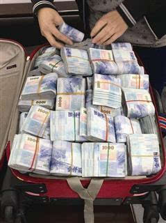 行李托運(yùn)驚現(xiàn)1660萬(wàn)現(xiàn)金，走私鏈條浮出水面